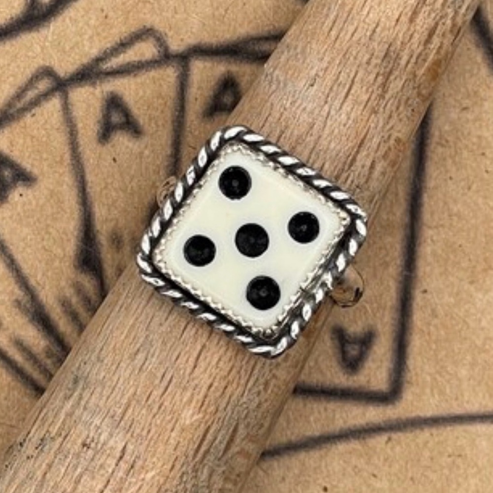 [handmade] vintage sterling silver white dice ring